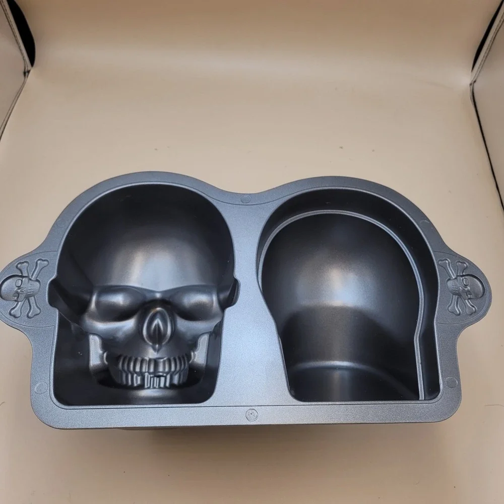 Wilton 10-Cup 3D Skull Cake Pan Cast Aluminum Cake Mold Skeleton Head nonstick